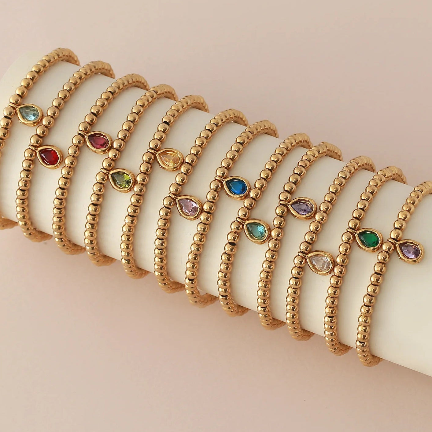 Pulsera dorada con piedra de nacimiento para mujer de enero