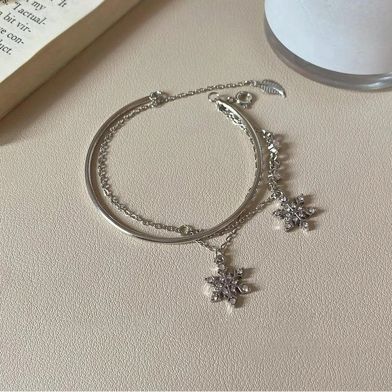 Pulsera doble con copos de nieve de cristal