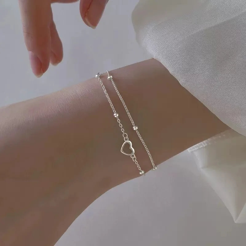 Pulsera de doble corazón y perlas