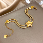 Pulsera de doble vuelta y estrella abombada de oro