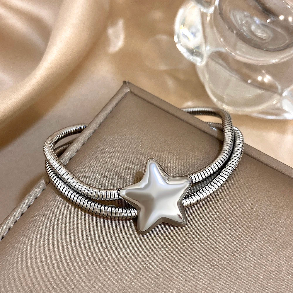 Pulsera de doble vuelta y estrella abombada de plata