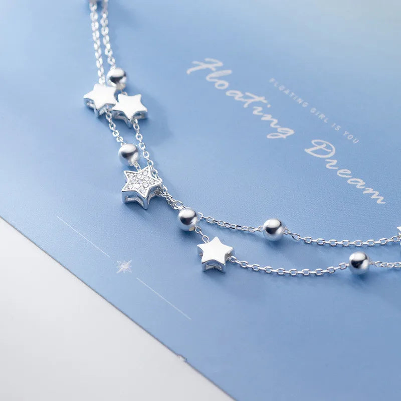 Pulsera de doble vuelta con estrellas plateadas