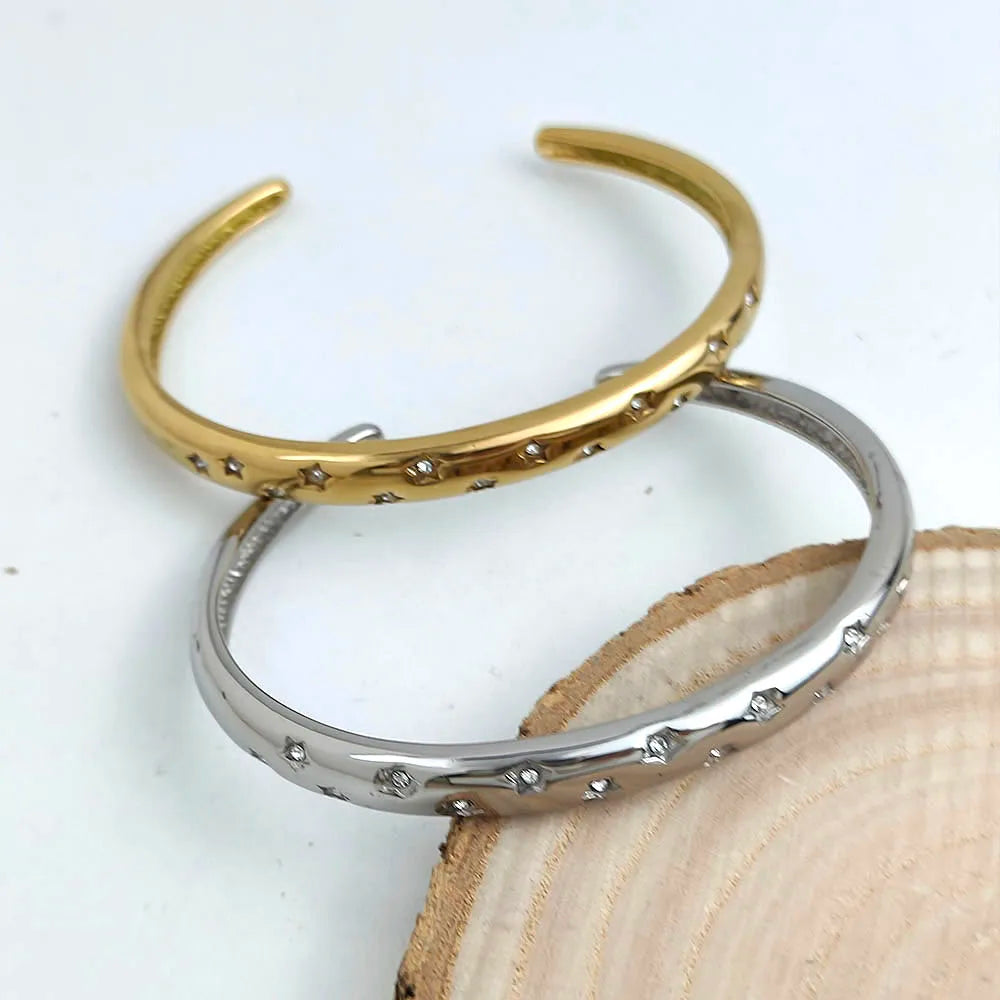 Pulsera Elegante con Estrellas Astros oro