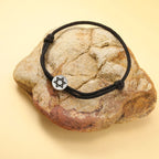 Pulsera de cuerda con el símbolo judío <span data-glossary-id="etoile-de-david">estrella de David</span> negro y plata