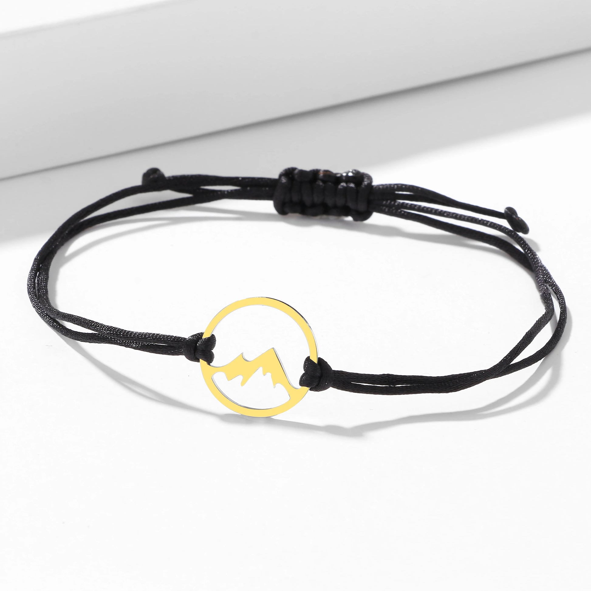 Pulsera cuerda con colgante redondo de montaña 