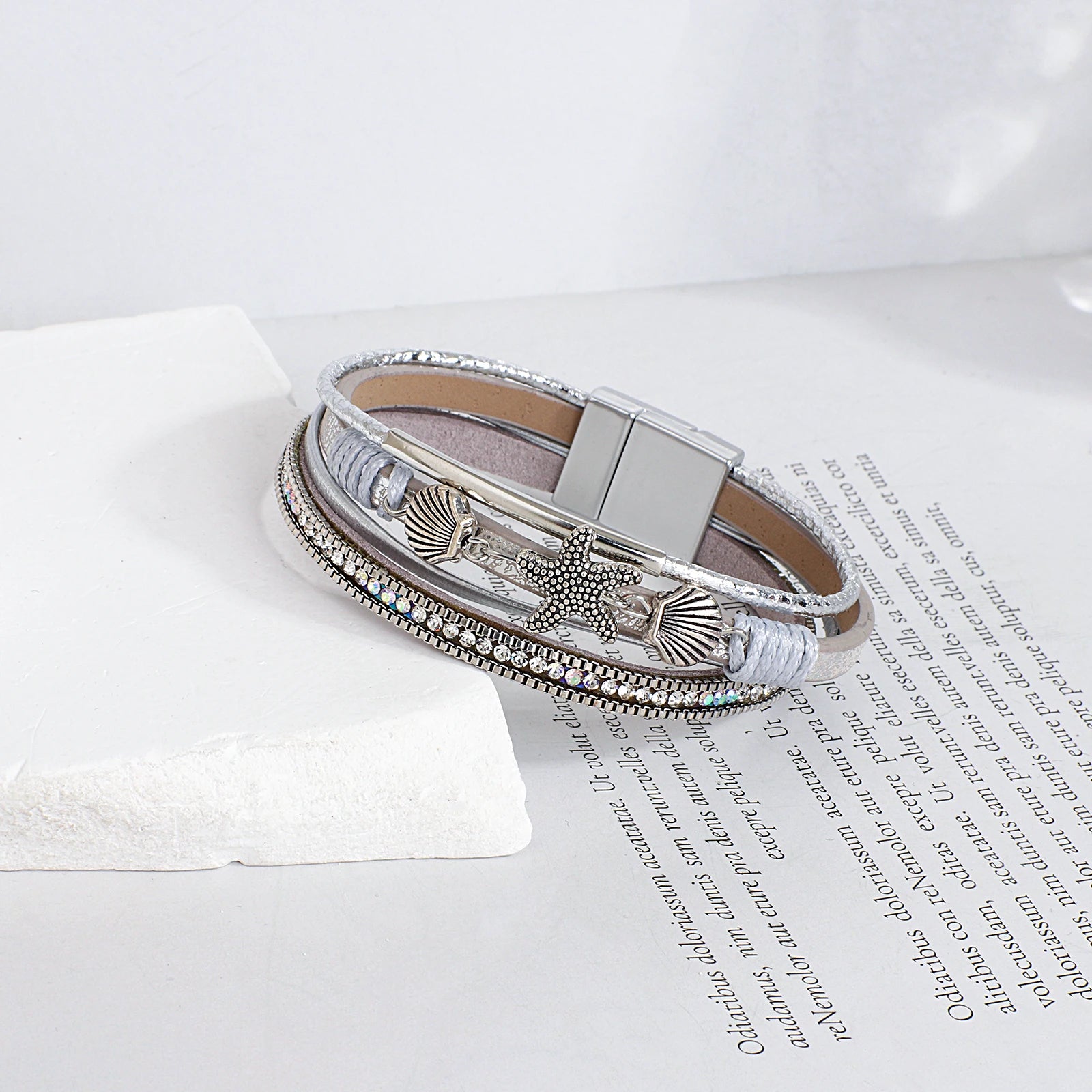 Pulsera de cuero con concha y estrella de mar plata