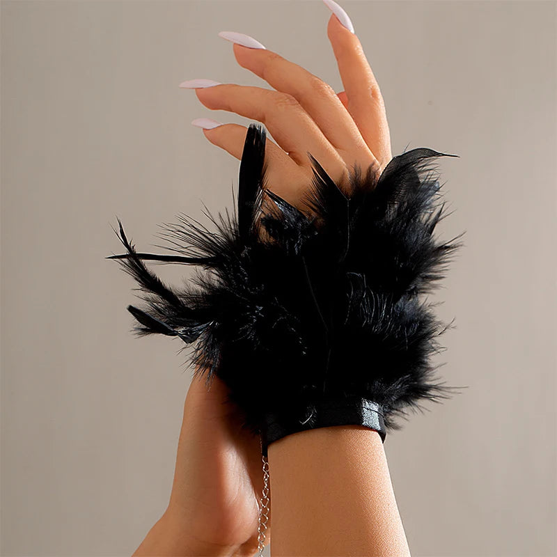 Pulsera con pluma rosa vaporosa negra