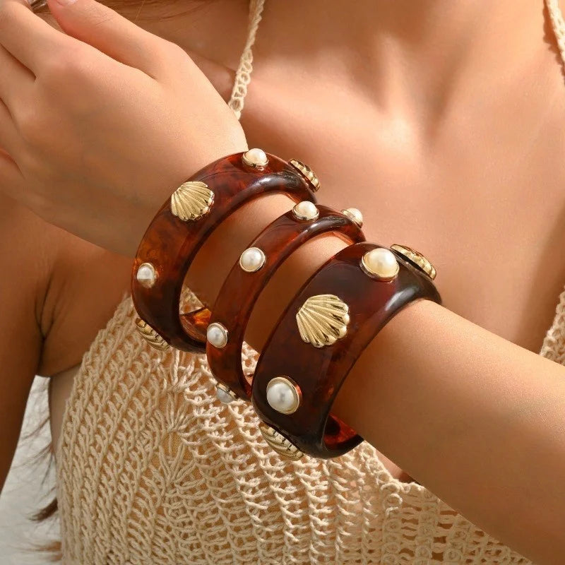 Pulsera de resina con concha ámbar