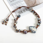 Pulsera trenzada con conchas azul