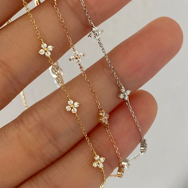 Pulsera Gourmette con Finas Flores en Zircon plata