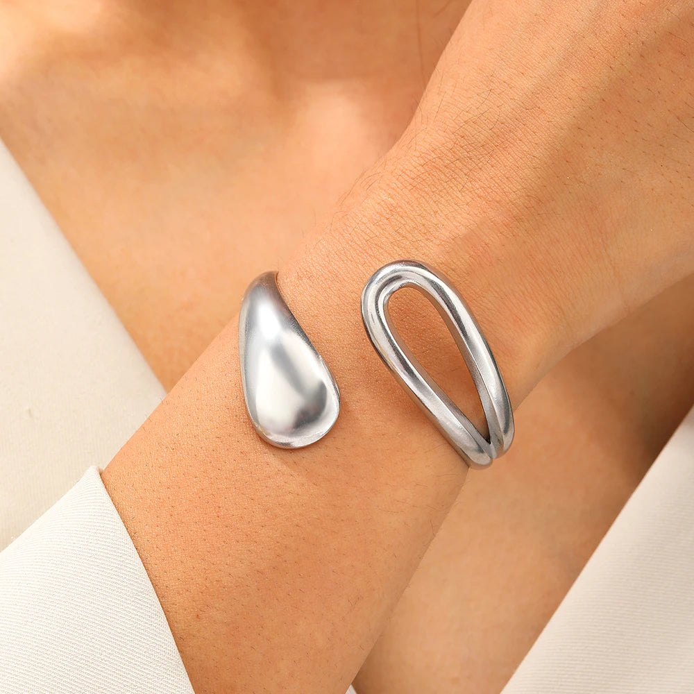 Elegante Pulsera Gourmette con Gota de Agua plata