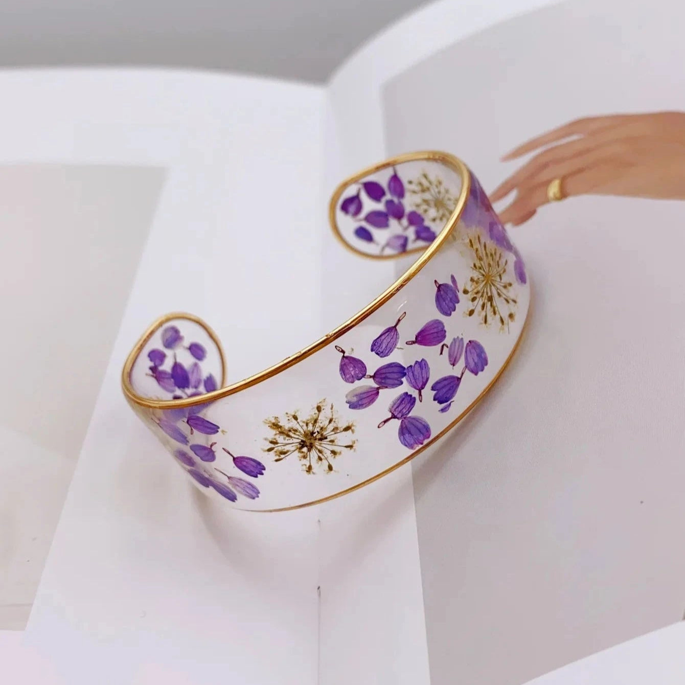 Pulsera Gourmette Flor en Resina Transparente violeta a