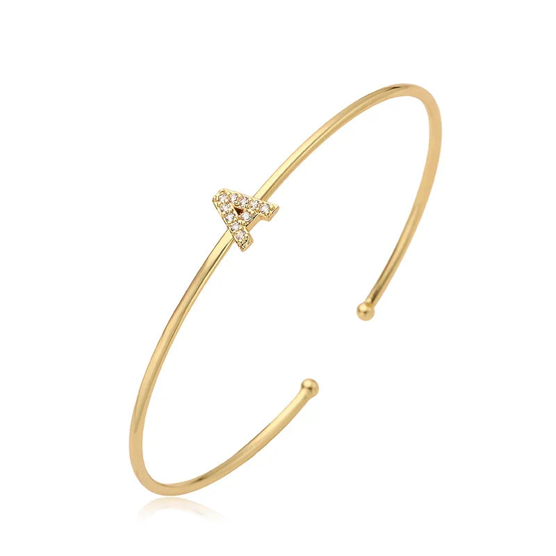 Pulsera minimalista con inicial a