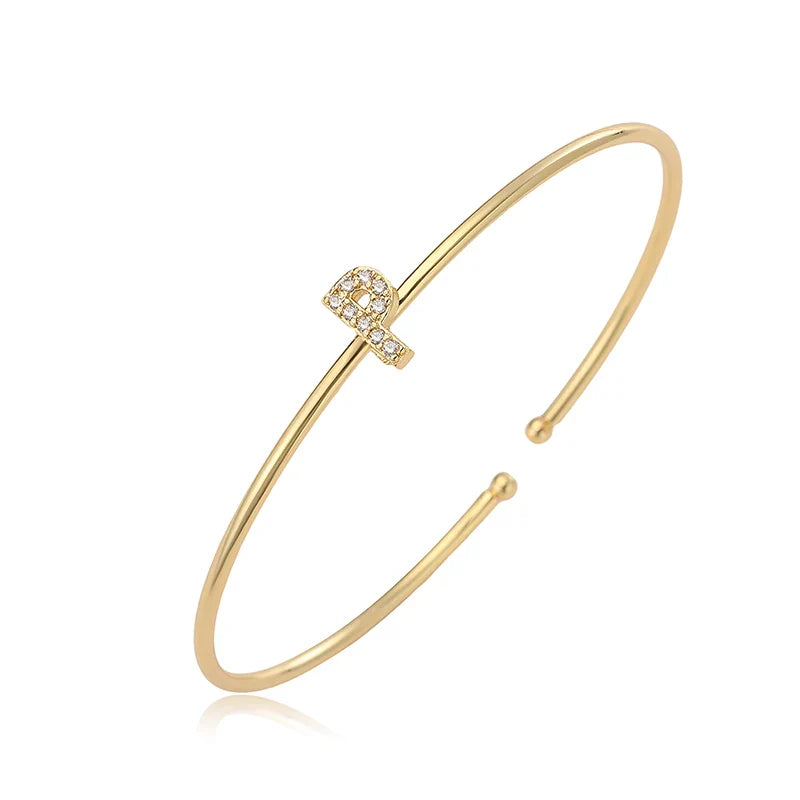 Pulsera minimalista con inicial p