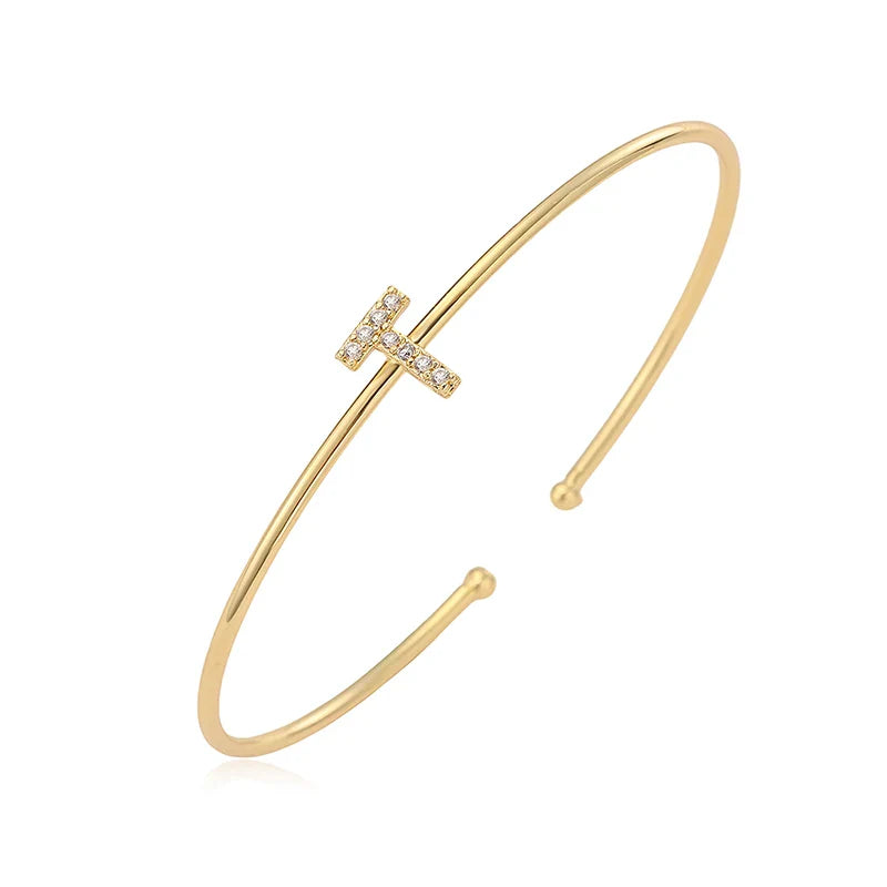 Pulsera minimalista con inicial t