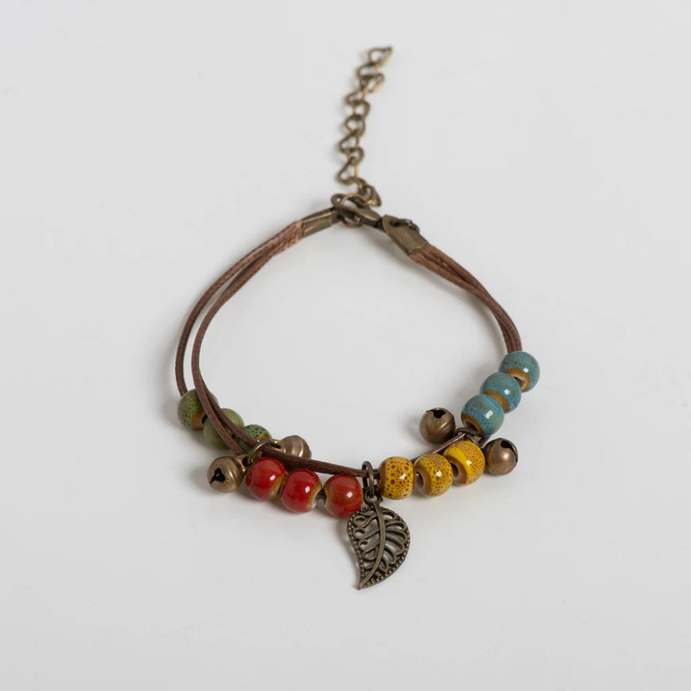 Pulsera marrón con hoja otoñal