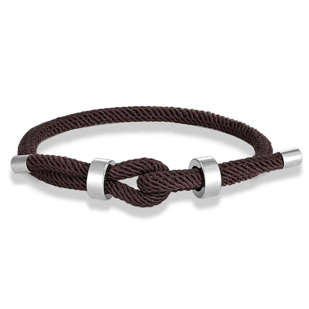 Pulsera moderna de cuerda trenzada con nudo marrón