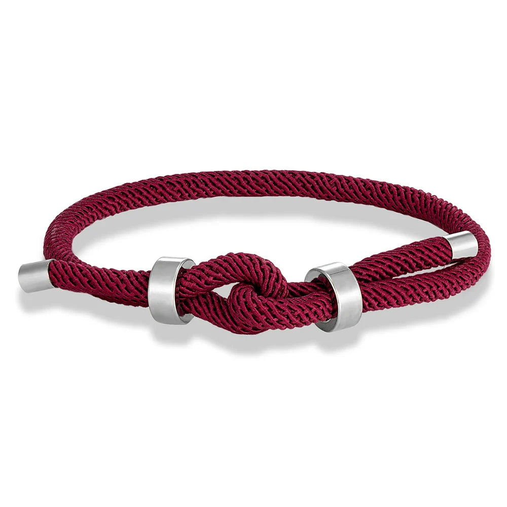 Pulsera moderna de cuerda trenzada con nudo burdeos