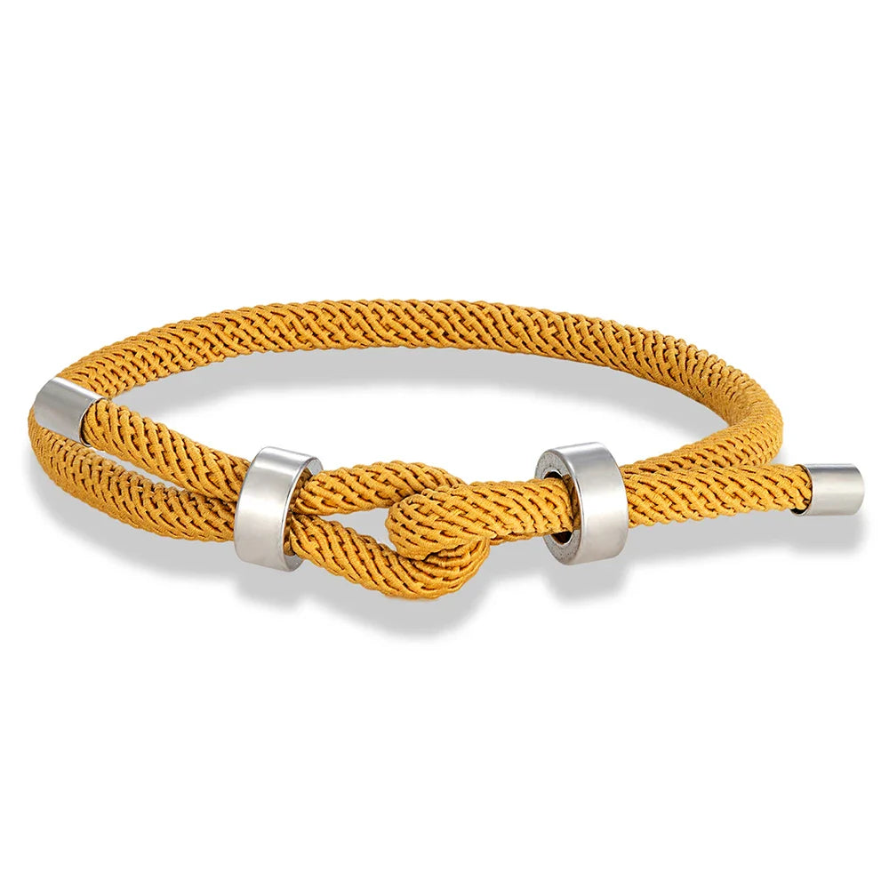 Pulsera moderna de cuerda trenzada con nudo amarillo
