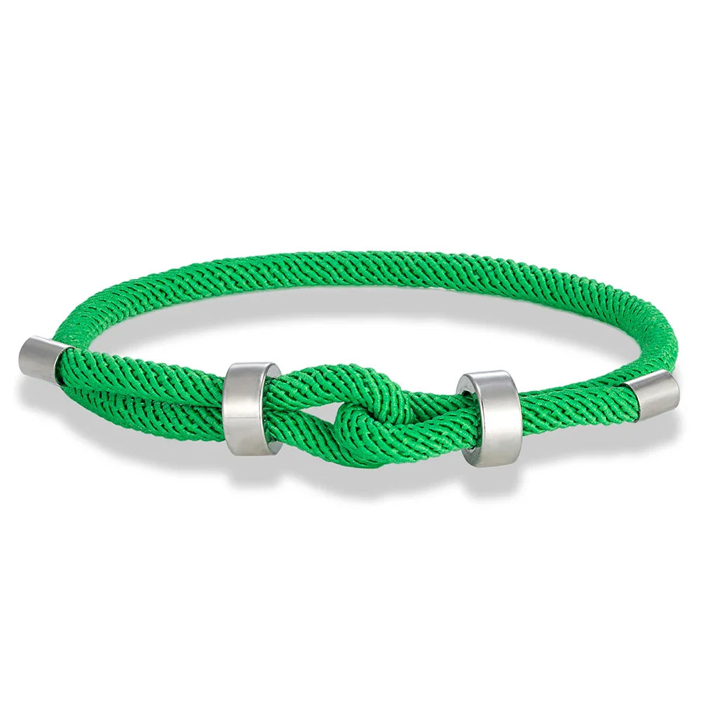 Pulsera moderna de cuerda trenzada con nudo verde claro