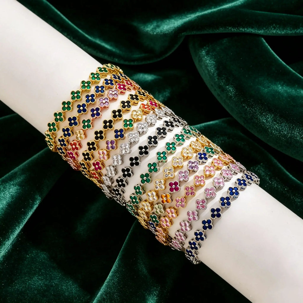 Pulsera de múltiples tréboles con cristales de colores
