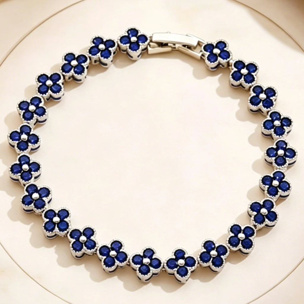 Pulsera de múltiples tréboles con cristales de colores plateado y azul