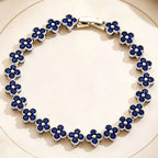 Pulsera de múltiples tréboles con cristales de colores plateado y azul