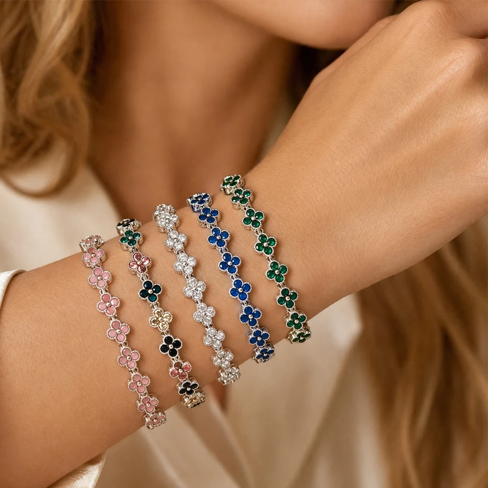 Pulsera de múltiples tréboles con cristales de colores plateado y verde