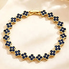 Pulsera de múltiples tréboles con cristales de colores dorado y azul