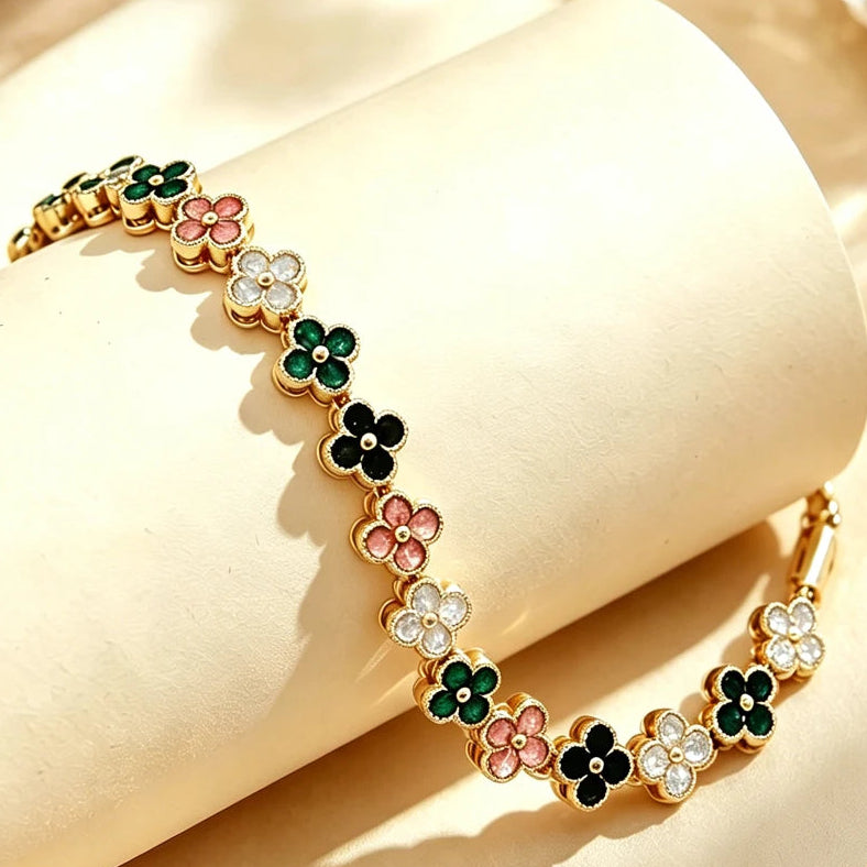 Pulsera de múltiples tréboles con cristales de colores dorado y multicolor
