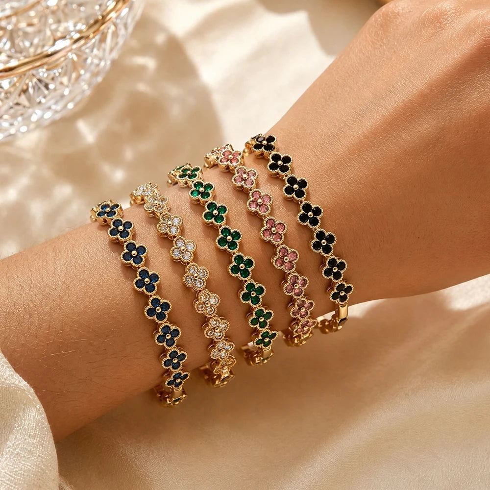 Pulsera de múltiples tréboles con cristales de colores dorado y verde