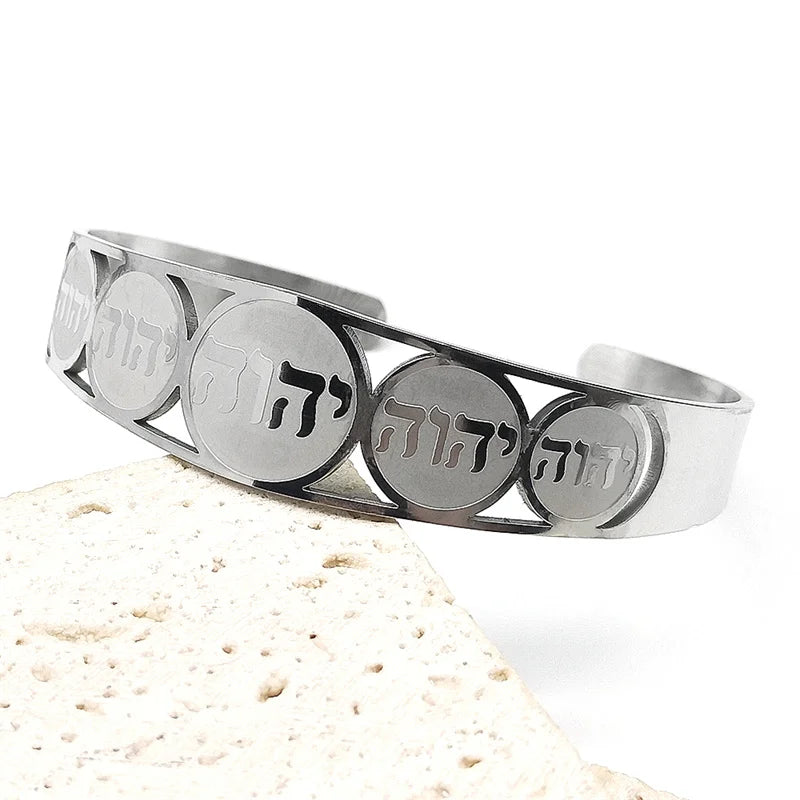 Pulsera abierta con letras en hebreo judío plata