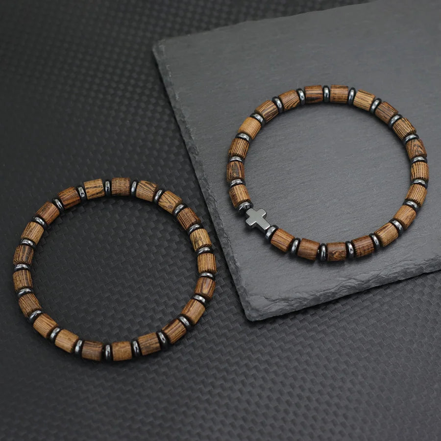 Pulsera con cruz y cuentas con efecto madera