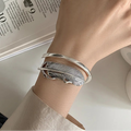 Pulsera de pluma plateada para mujer