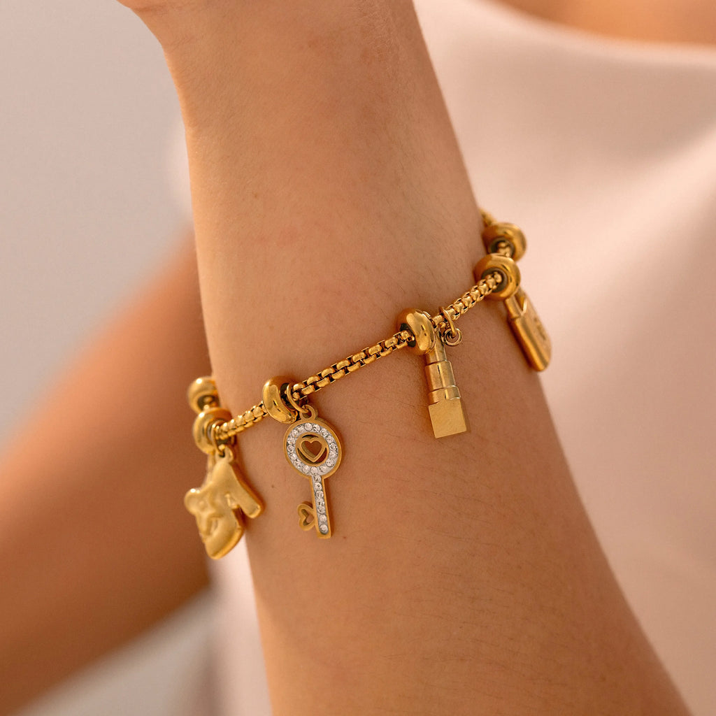 Pulsera de mujer con llaves y candados de oro