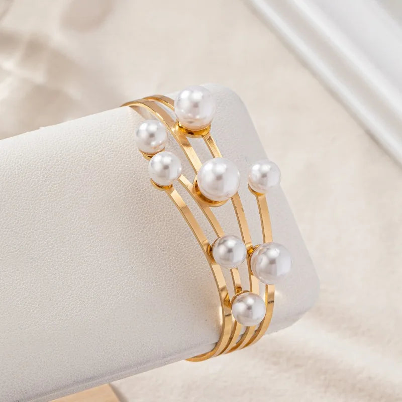 Pulsera Estilizada con Perlas Blancas