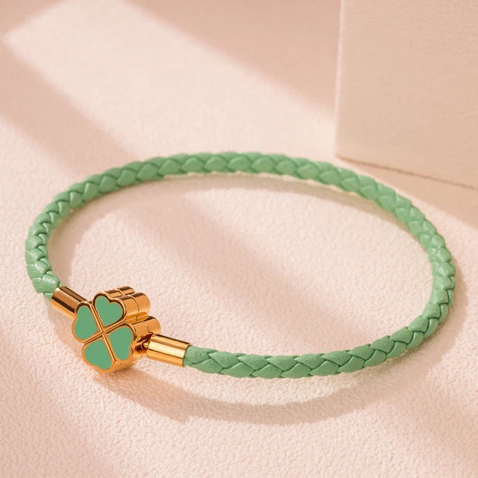Pulsera Trenzada de Cuero con Trébol de 4 Hojas verde
