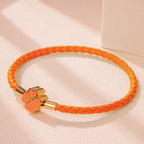 Pulsera Trenzada de Cuero con Trébol de 4 Hojas naranja