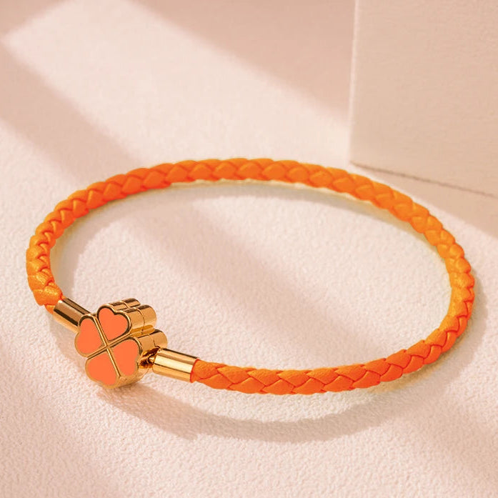 Pulsera Trenzada de Cuero con Trébol de 4 Hojas naranja