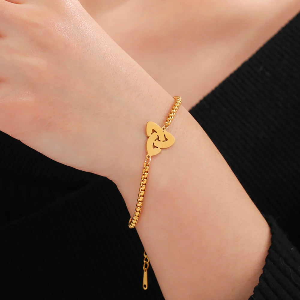 Pulsera Triquetra Nudo de la Trinidad Irlandés oro
