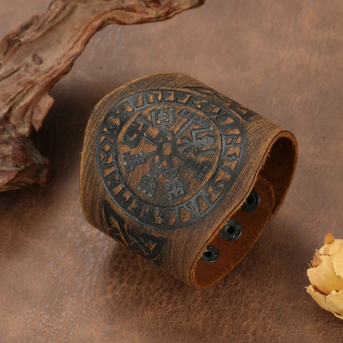 Pulsera Vikinga Vegvisir de cuero marrón oscuro