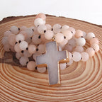 Rosario Cruz Collar Colgante en Piedras Naturales beige