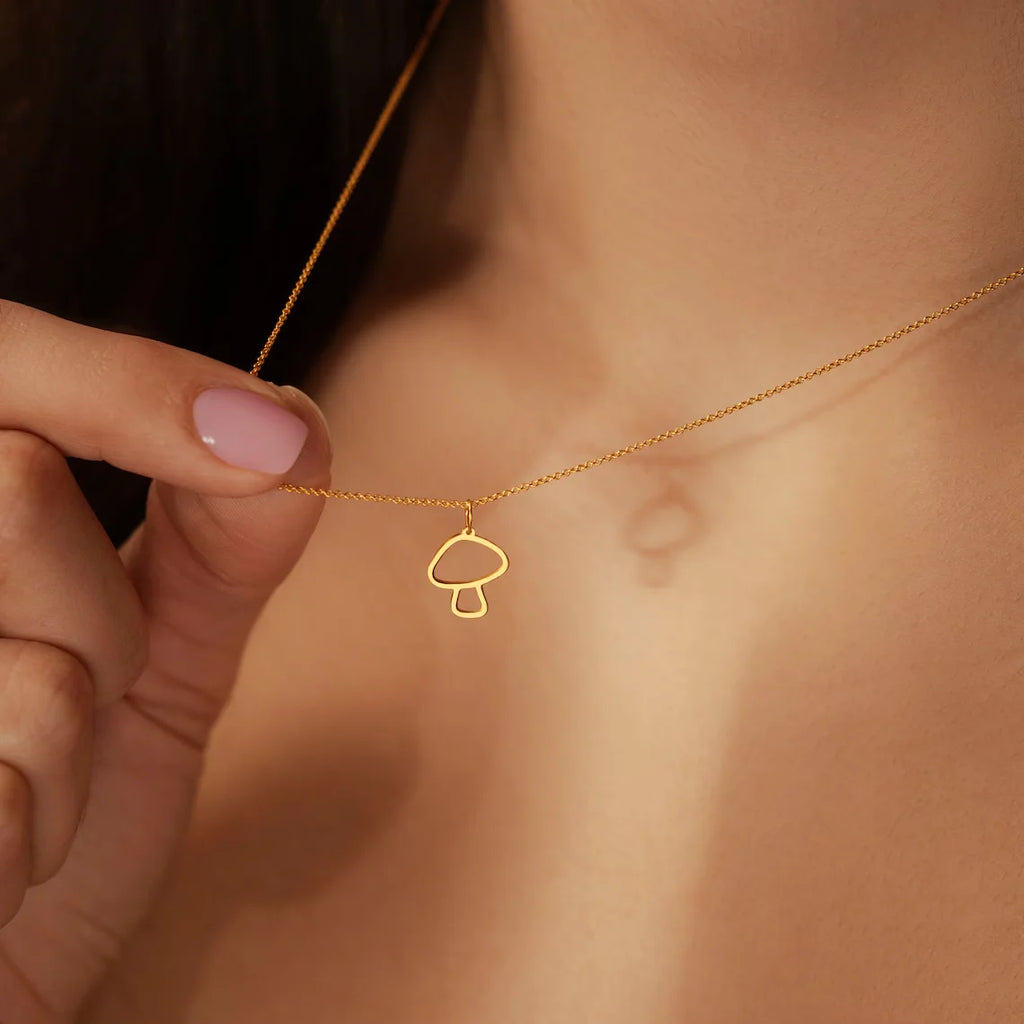 Collar con Colgante Fino de Champiñón en oro