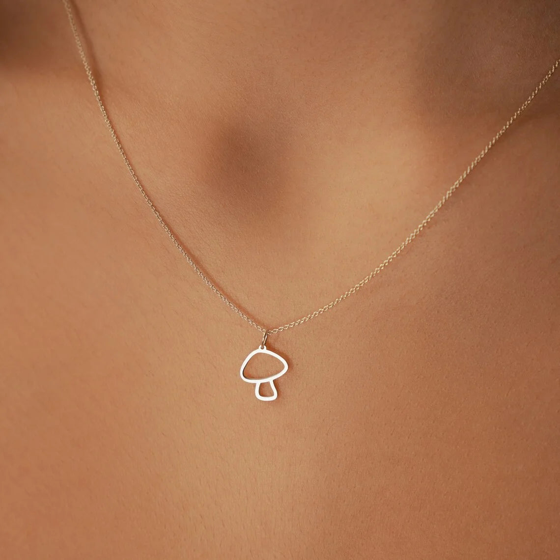 Collar con Colgante Fino de Champiñón en plata