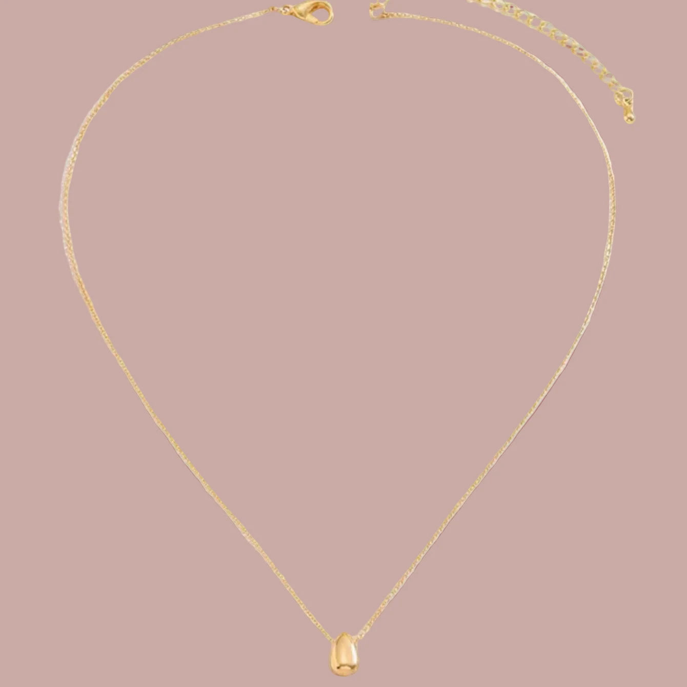 Collar con colgante fino en forma de gota de agua dorado