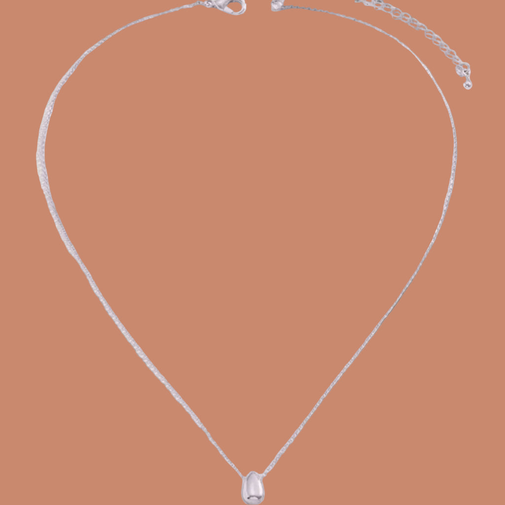 Collar con colgante fino en forma de gota de agua plateado