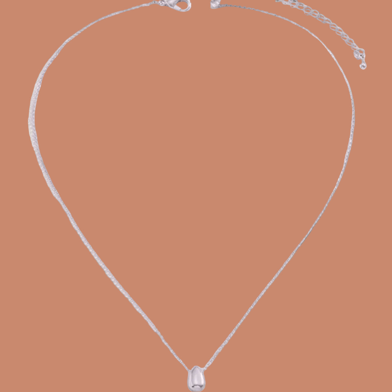 Collar con colgante fino en forma de gota de agua plateado