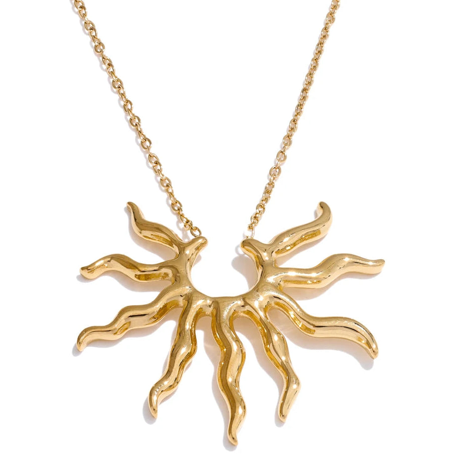 Collier avec grand pendentif demi-soleil aux rayons ondulés or