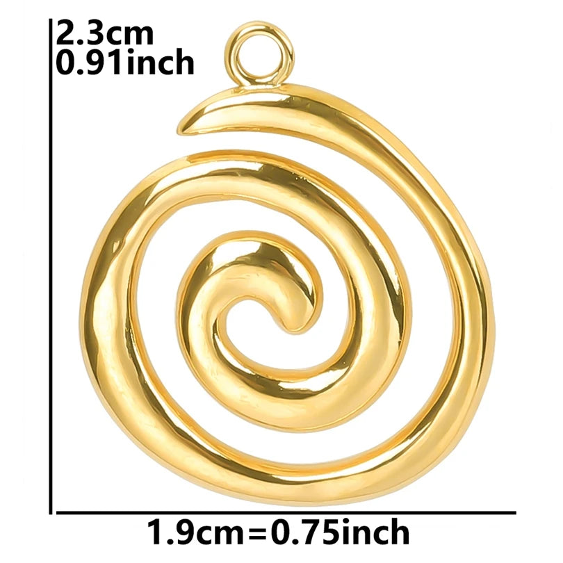 Collar con gran colgante espiral calada