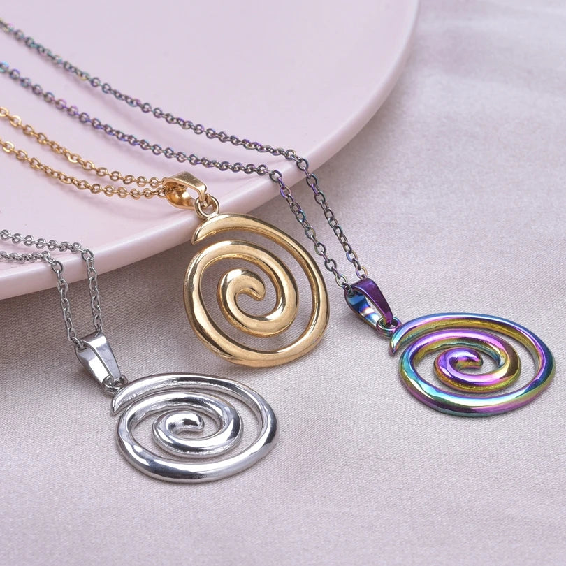 Collar con gran colgante espiral calada oro